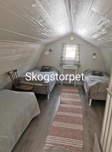 stuga ”SKOGSTORPET” 3 dygn/4bäddar,