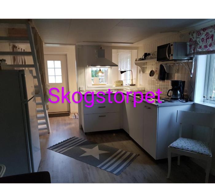 stuga “SKOGSTORPET” 3 dygn/4bäddar,